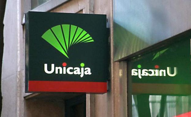 Unicaja Banco ofrece a sus clientes financiar el pago del IRPF y adelantar la devolución