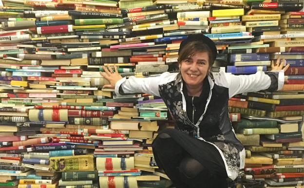 La escritora e ilustradora Violeta Monreal participa en el Cuentacuentos del Musac con 'Quiero esa manzana' para un público familiar