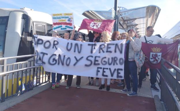 'La Parva' monta en Feve para reivindicar la necesidad de mantener el servicio