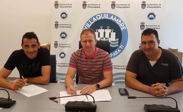 Villaquilambre firma tres convenios con la Junta Vecinal de Navatejera por 90000 euros