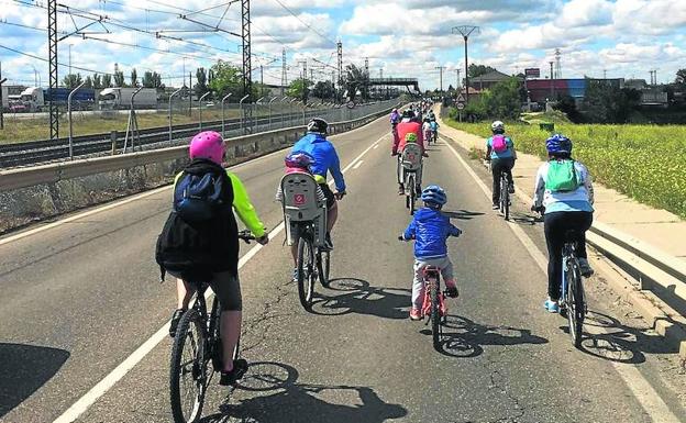 Santovenia pide el desdoblamiento de la VA-113 con una marcha ciclista