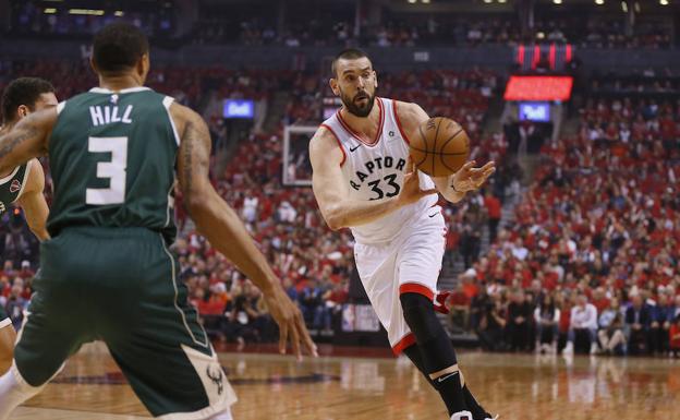 Los Raptors vencen con facilidad a los Bucks