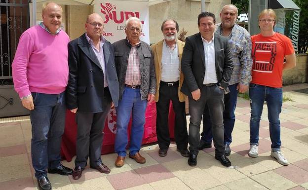 Luis Mariano Santos reivindica su trabajo en las Cortes en 'casa', en Cistierna