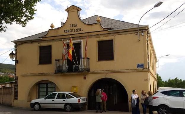 El Juzgado retira cautelarmente capítulos de un vídeo electoral del PP de Castropodame y cita a su candidato como investigado