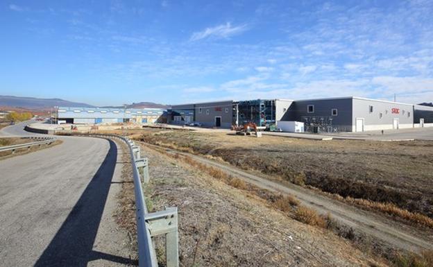 La empresa Stac paraliza su actividad productiva hasta el lunes en señal de duelo tras el accidente mortal