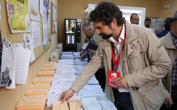 Sarrión pide votar a quien «más trabaja por defender a los ciudadanos»