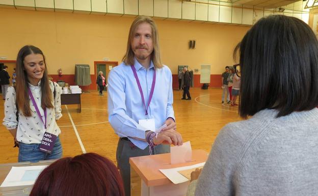 Pablo Fernández espera buenos resultados y ve a Podemos-Equo como garante de «un giro copernicano en la Junta»