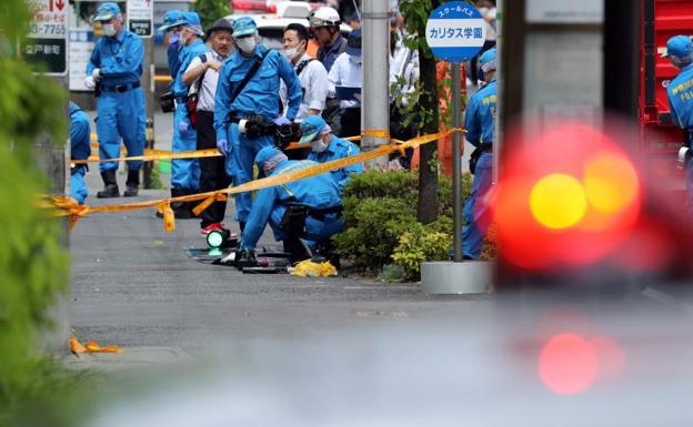 Un japonés ataca a cuchilladas a niñas que esperaban el autobús escolar