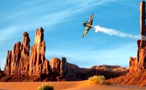 El campeón de España de vuelo acrobático llega a León de la mano de El Corte Inglés y Hamilton