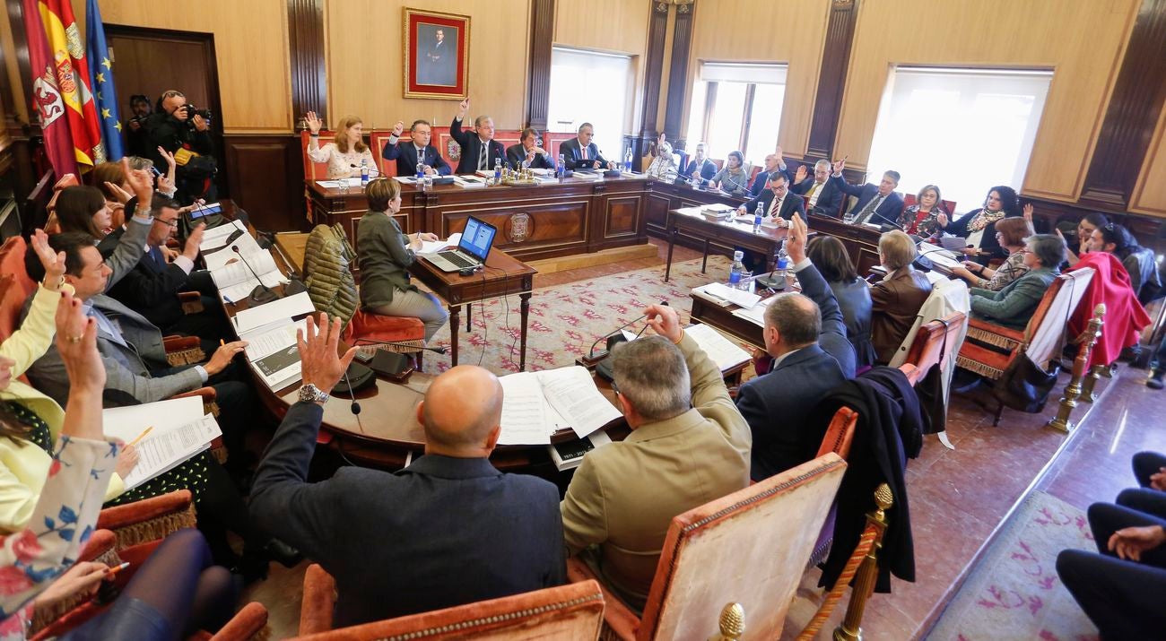 El nuevo 'arco municipal': PSOE (10), PP (9), Cs (4), UPL (3) y Podemos (1)