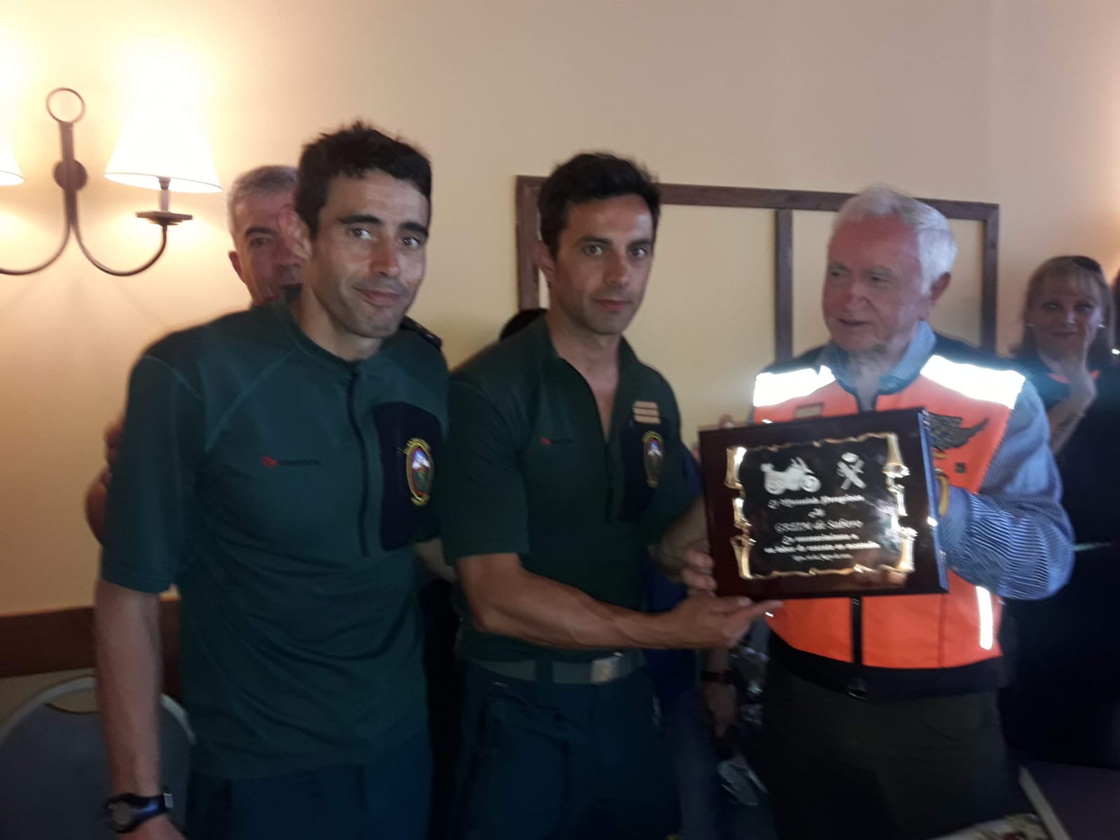 Cistierna homenajea al Greim