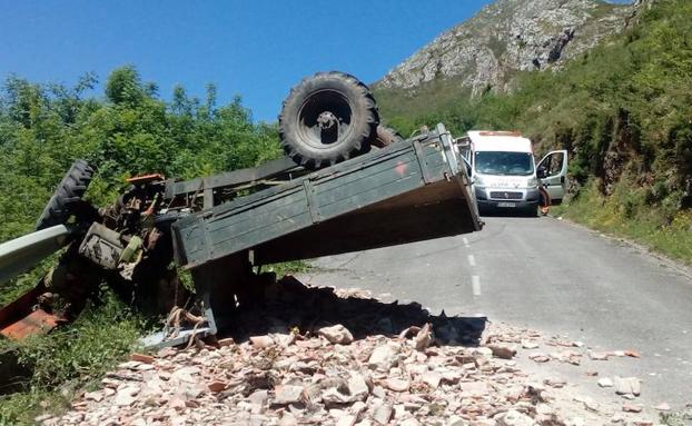 Fallece un joven de 25 años tras volcar su tractor en Yernes y Tameza en Asturias