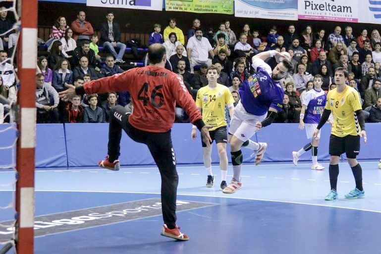 El pivote Rubén Marchán, primer fichaje del Ademar de la 'era Cadenas'