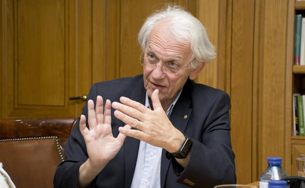 Gérard Mourou: «Muere mucha más gente por el tabaco que por la energía nuclear»