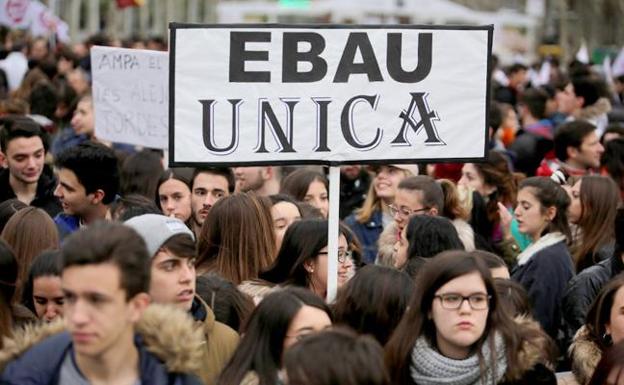 Educación se abre a reflexionar sobre la disparidad de la EBAU por autonomías pero descarta la prueba única