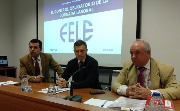 El 90% de las empresas del Bierzo ya tiene implantado el sistema de control de la jornada laboral, según la Fele