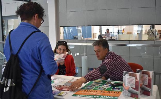 Centenares de personas, en la jornada de concienciación de donación de órganos en Guijuelo