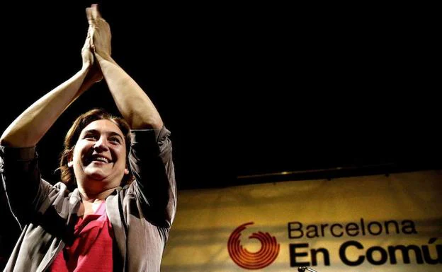 Colau se postula como candidata a la alcaldía de Barcelona con los votos del PSC y Valls