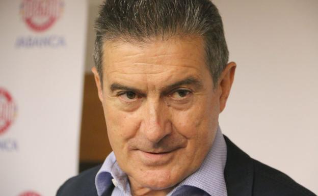 Carrillo destaca de Cadenas su «capacidad de trabajo y de reciclarse»