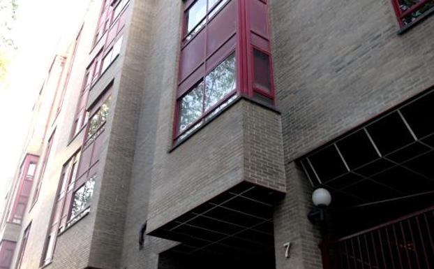 Un joven sobrevive en Valladolid a una caída de un quinto piso de un edificio de Parquesol