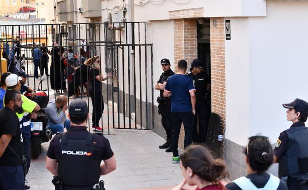 Un guardia civil se suicida tras disparar a las piernas de su mujer, en una vivienda de Ceuta