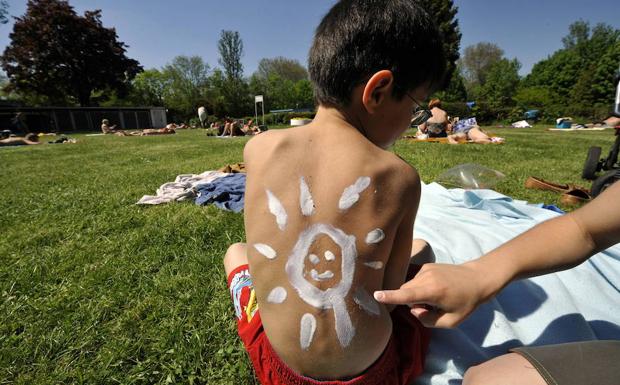 La edad y la vida en el campo disparan los casos de cáncer de piel en León