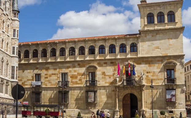 El Palacio de los Guzmanes, entre los edificios renacentistas más bellos de España