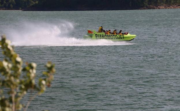 El JetBoat supera los 80 kilómetros por hora. 