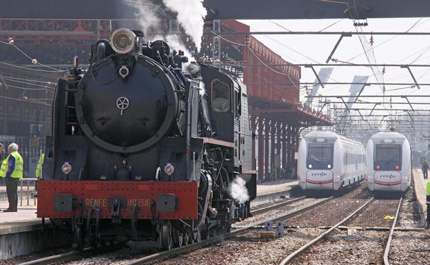 El patrimonio ferroviario de León en serio riesgo por el acoso y derribo que sufre la asociación que lo conserva