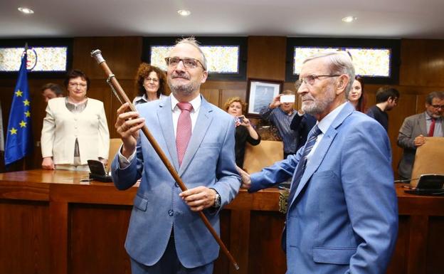 El socialista Olegario Ramón se convierte en alcalde de Ponferrada con la mayoría absoluta del plenario