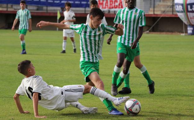 El Real Madrid se lleva con autoridad el Trofeo Asisa Reino de León