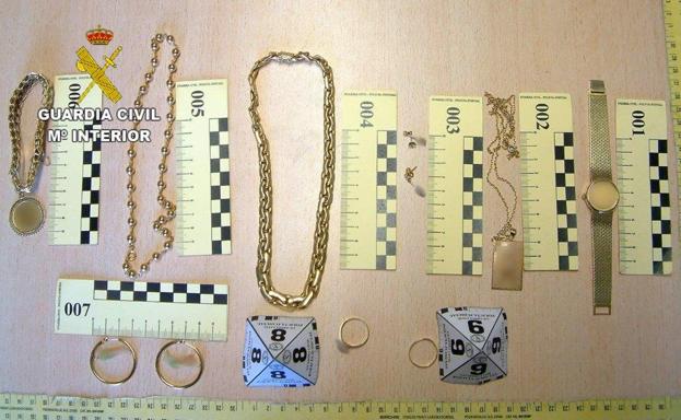 Dos detenidos por el robo de joyas por un valor de 25.000 euros en una vivieda de La Virgen del Camino