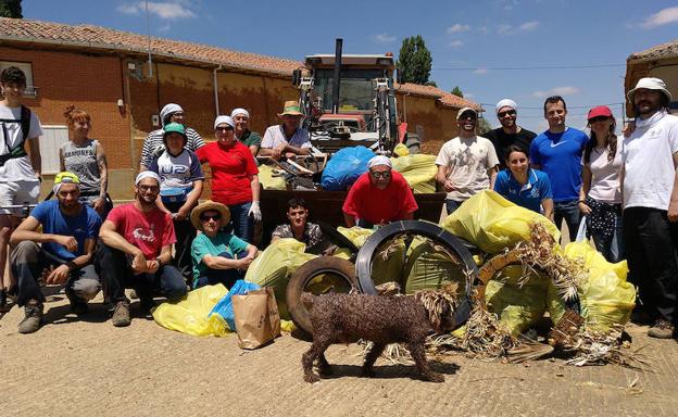 Alcuetas logra 100 kilos de basura en la gran recogida ciudadana contra la 'Basuraleza'