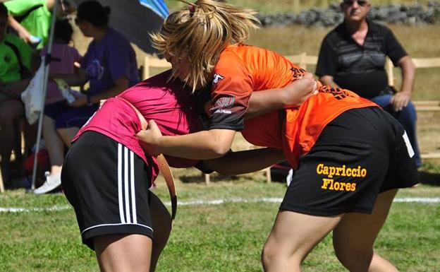 Valdepiélago acoge una concentración de lucha leonesa femenina