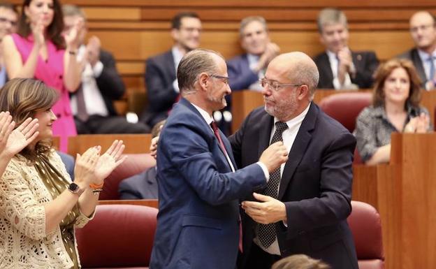 Cs asume el control de las Cortes «más plural de toda la historia autonómica» y Luis Fuentes lidera la era «del cambio»