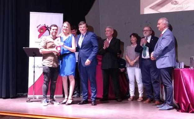 La Federación de Castilla y León de Balonmano premia la labor de leonoticias