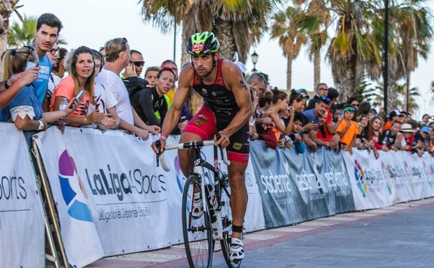 Kevin Tarek, subcampeón de España de relevos mixtos con el Fluvial de Lugo