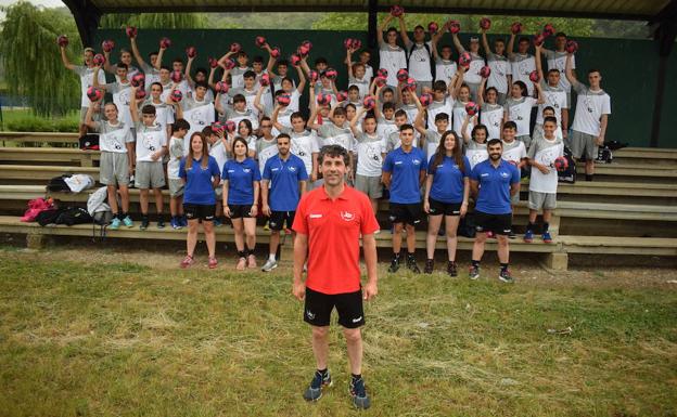 Arranca el II Campus Juanín García en Cistierna con 60 participantes