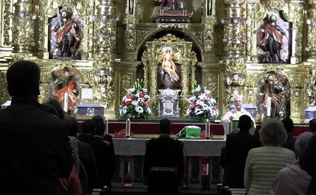La lluvia deja el fervor por San Juan bajo techo pero León cumple con la tradición