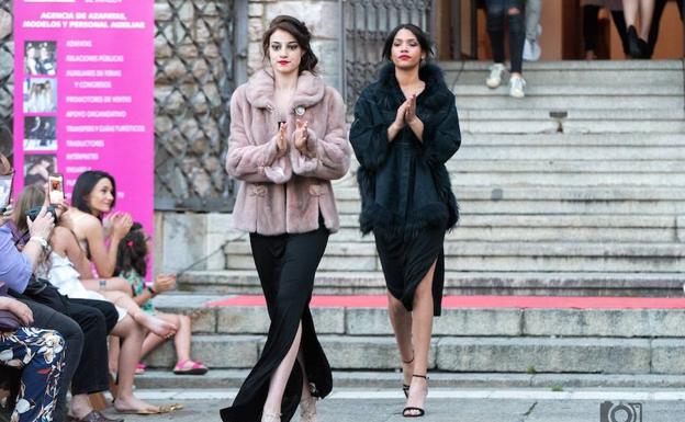 La pasarela 'Gaudí Moda' llega este miércoles a la Plaza de Botines
