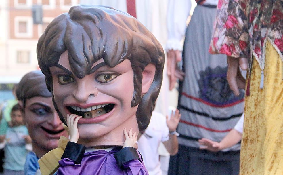 Dulzaina y tamboril, cura y tarasca