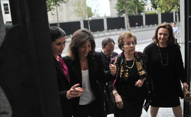 Las hermanas Álvarez, «herederas universales» del exjefe de El Corte Inglés