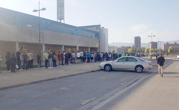 Locura en Ponferrada para conseguir una entrada en el Toralín