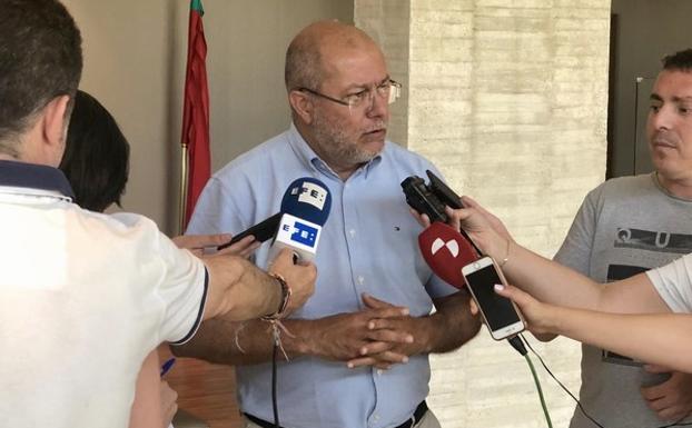 Igea defiende que es un «buen acuerdo» para Castilla y León y dice que la oferta de Tudanca «llega tarde»