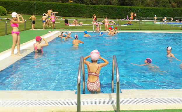 Cuadros da la bienvenida al verano abriendo sus piscinas