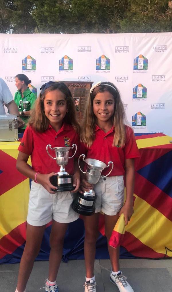 Las leonesas Cristina y Carmen García, campeona y subcampeona de España de Golf en categoría benjamín