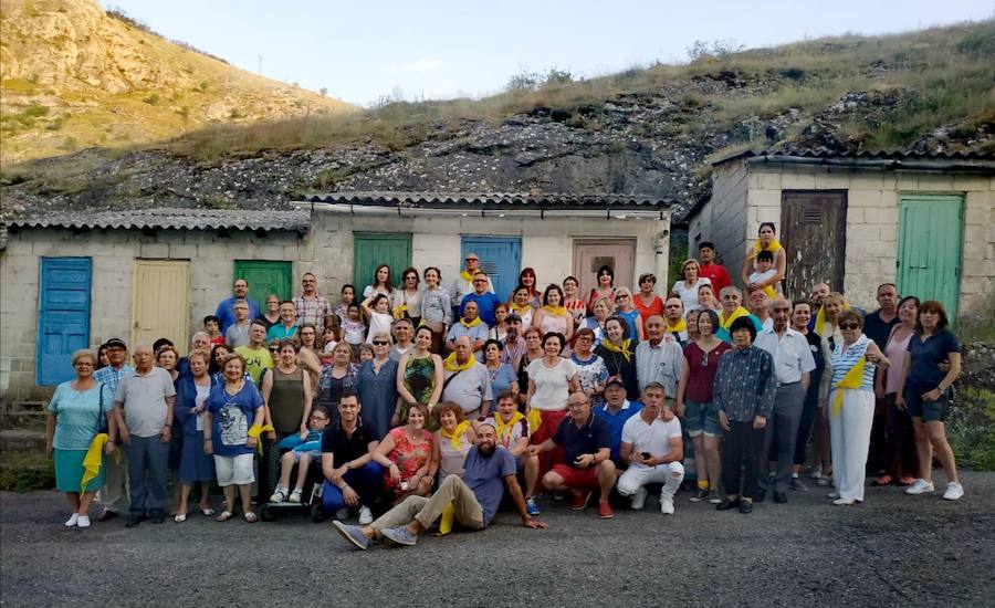 Santa Lucía de Gordón se vuelca en el centenario del barrio de 'Las Casas Nuevas'