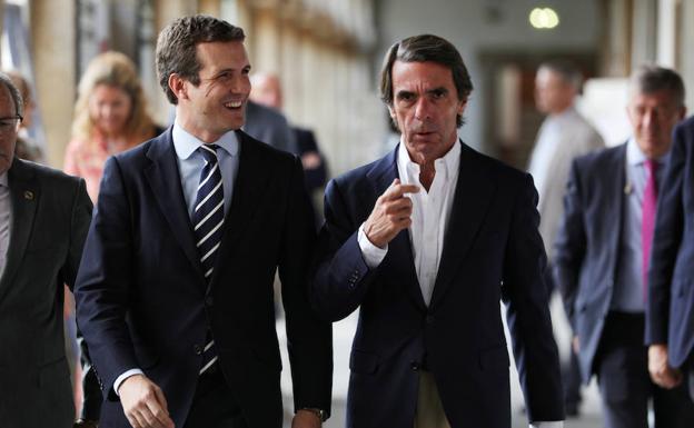 Aznar refuerza a Casado en su negativa a favorecer la investidura de Sánchez