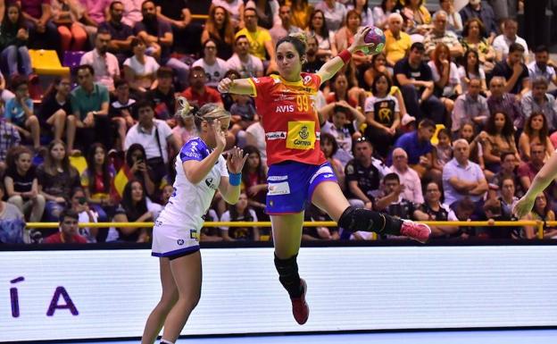 La internacional leonesa Mireya González, protagonista de la jornada de captación del Cleba