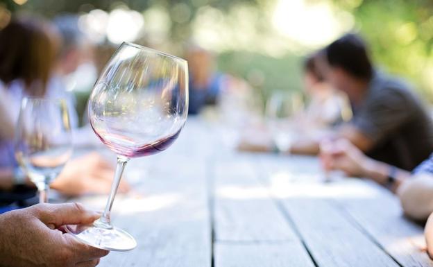 Un curso de verano de la ULE marida en la localidad berciana de Camponaraya el enoturismo y el patrimonio